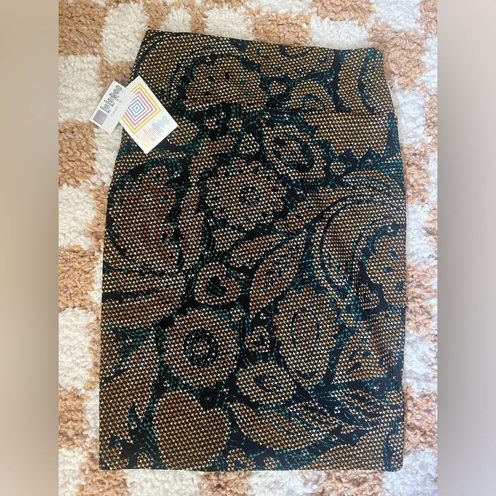 LuLaRoe Cassie skirt size small NWT
